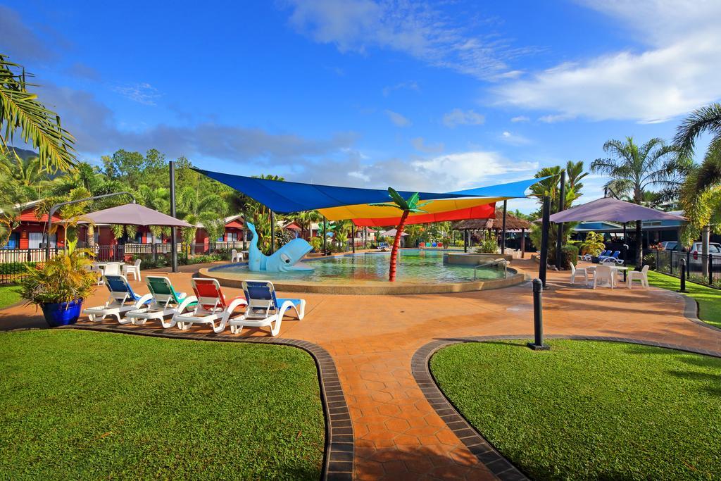 Ingenia Holidays Cairns Coconut Экстерьер фото The swimming pool at the resort