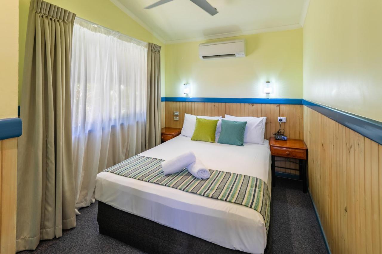 Ingenia Holidays Cairns Coconut Экстерьер фото A bedroom at the motel